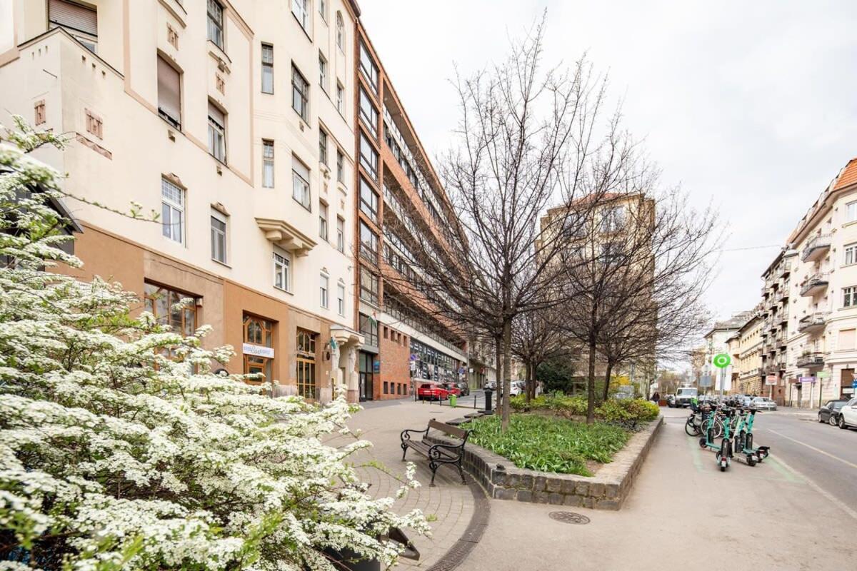 Central - Comfy - Sunny Budapeste Exterior foto